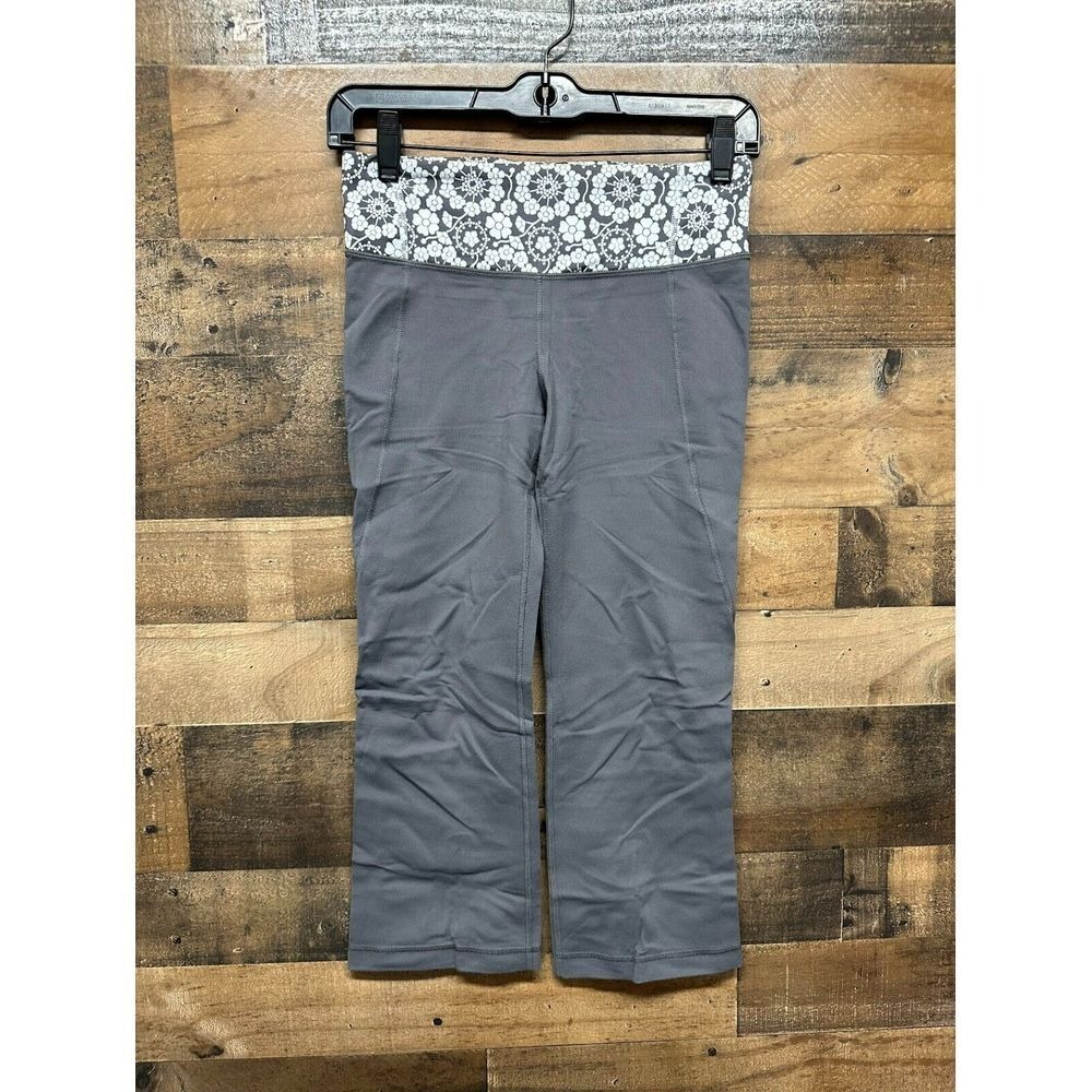 Lululemon Women's Cropped Leggings Size 4